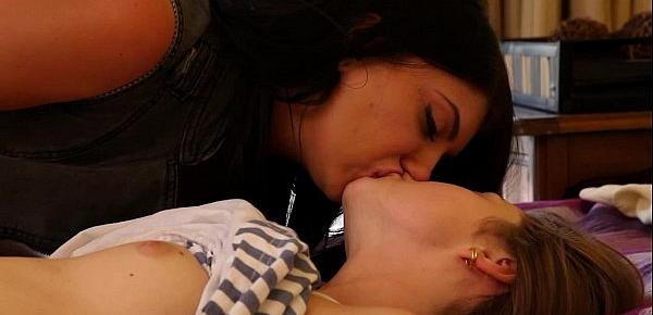  Cassandra Nix And Jessie Andrews Enjoy Lesbian Sex